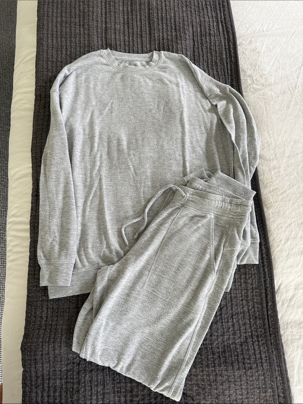 ALO Gray Cozy Set - Soft Lounge Top & Pants. SIZE SMALL.